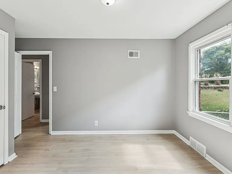 4314 N 52nd St — Photo 11