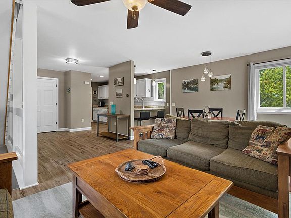 2nd image of 422 Meadowridge CIRCLE