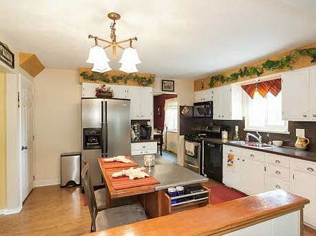 2nd image of 454 Langford Ct