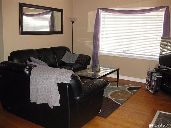 3rd image of 2132 35th St