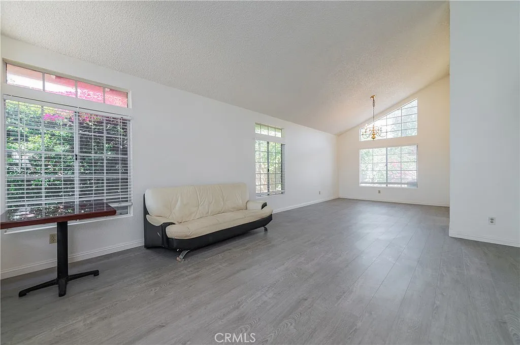 5 bed, 2610 sqft, $5,000 — Photo 3