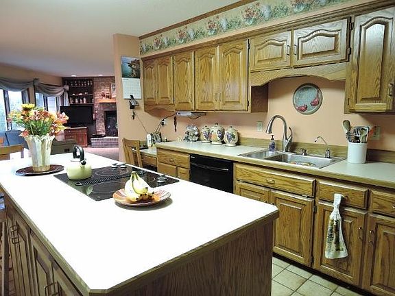 2nd image of 915 Saint Andrews Pl