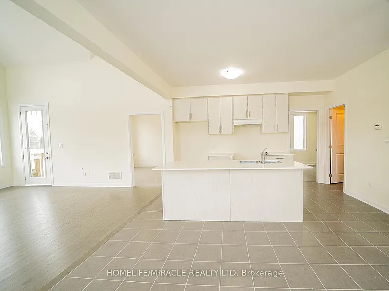 33 Country Club Dr — Photo 10