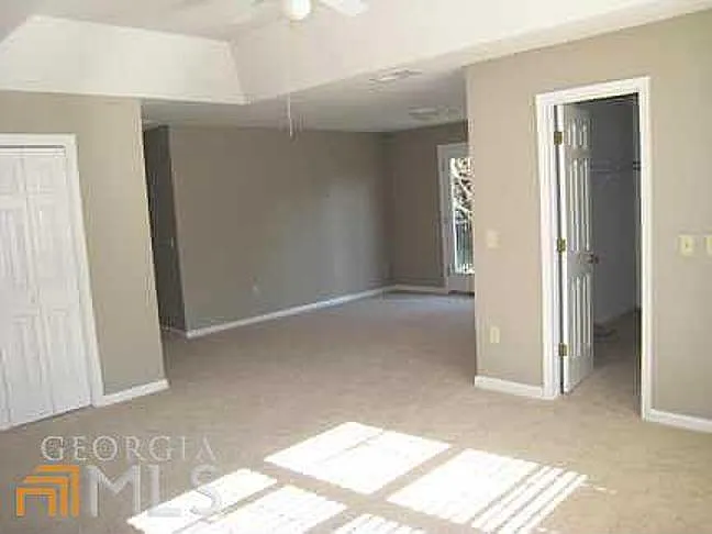 4785 Hampton Lake Dr — Photo 8