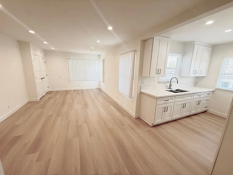 4123-4125 Ocean View Blvd — Photo 16