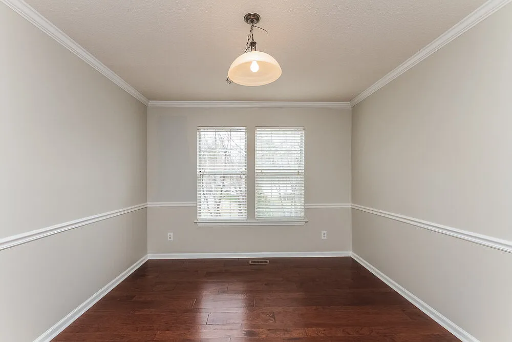 4 bed, 2.5 bath, 2054 sqft, $3,810 — Photo 4