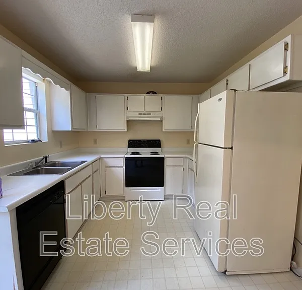 1100 Pineland Ave #8C — Photo 3
