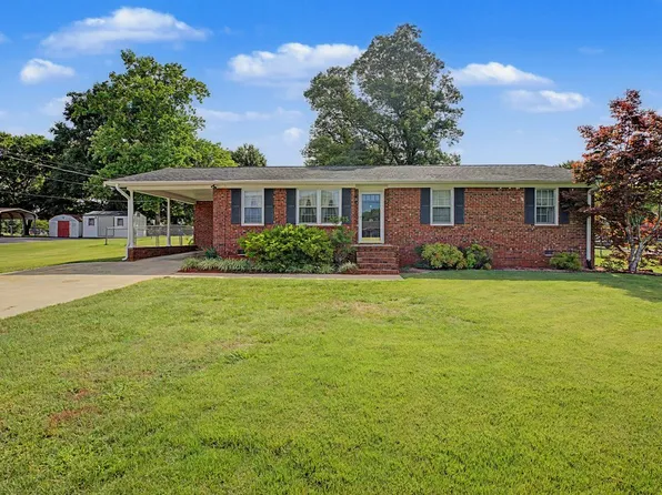 115 Brunson Dr, Pickens, SC 29671