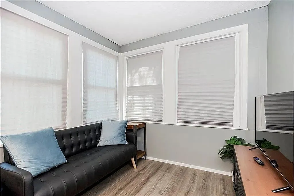 3 bed, 1.0 bath, 1000 sqft, $1,600 — Photo 3
