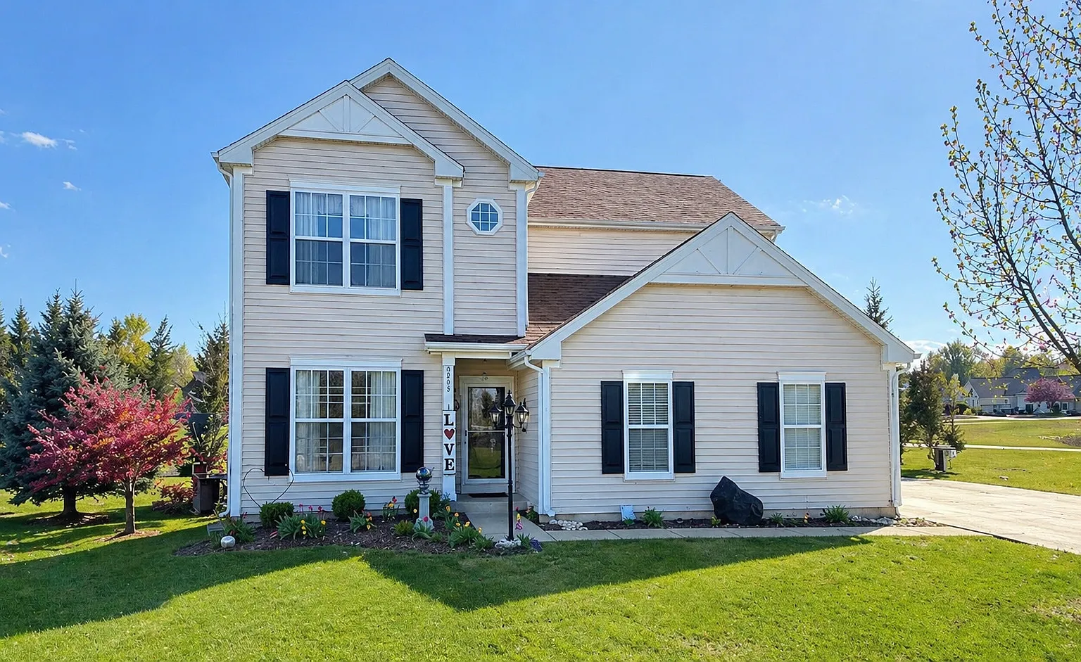 4 bed, 2.5 bath, 3489 sqft, $3,000 — Photo 1
