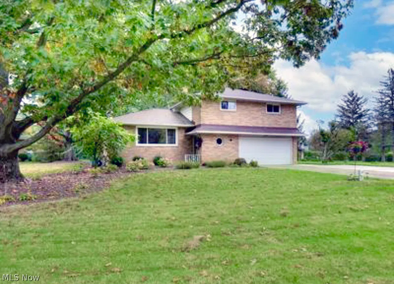3 bed, 1.5 bath, 2832 sqft, $2,700 — Photo 1
