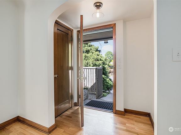 5th image of 1001 S Union Avenue