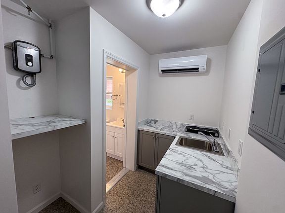 4th image of 1595 Soco Rd APT 2