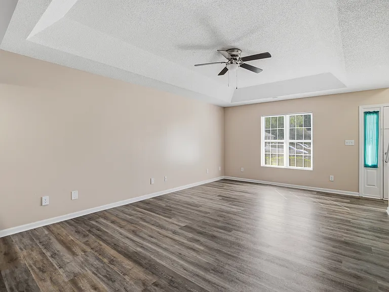 Sterling Pointe Apartments — Photo 44