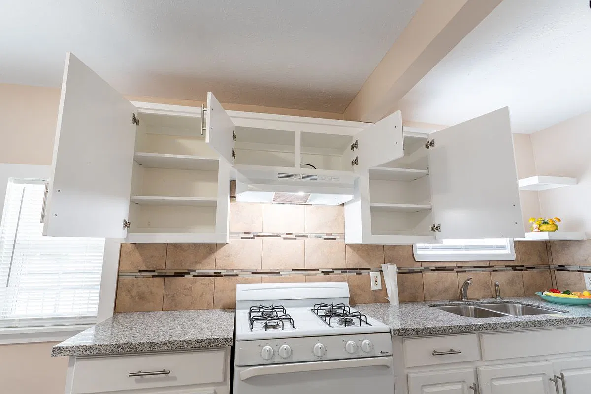2 bed, 1.0 bath, 1573 sqft, $1,200 — Photo 4