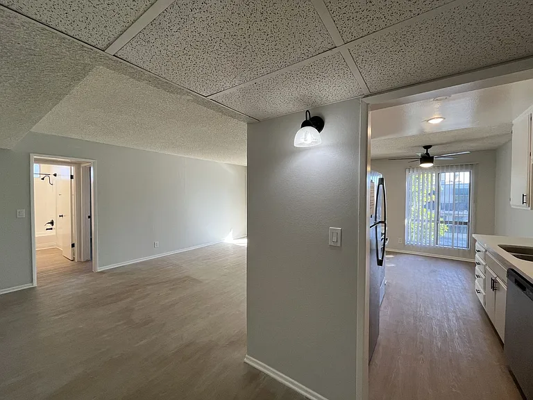 245 South Serrano Ave — Photo 76