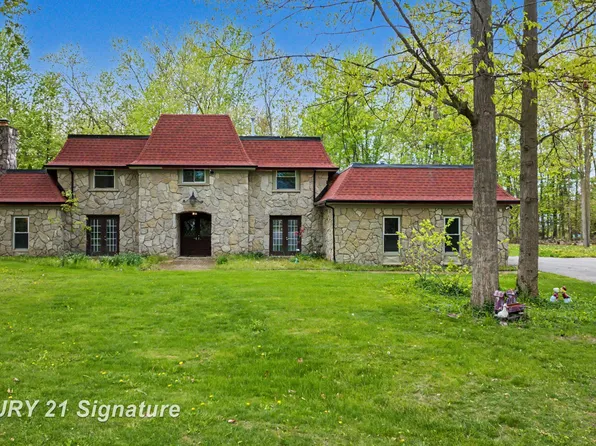 3463 Highland Dr, Bay City, MI 48706