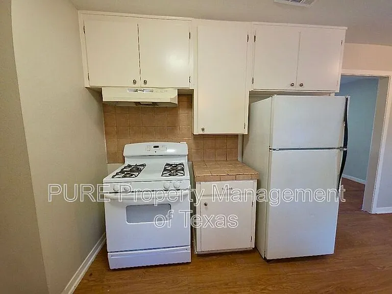 1408 Glencrest Dr — Photo 7