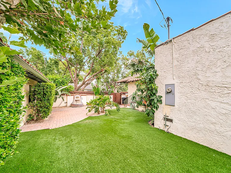 546 S Beachwood Dr — Photo 50