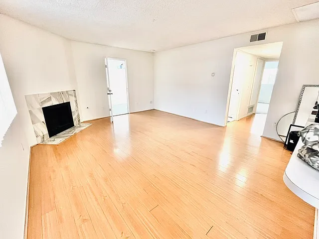 16901 Hoskins Ln — Photo 3