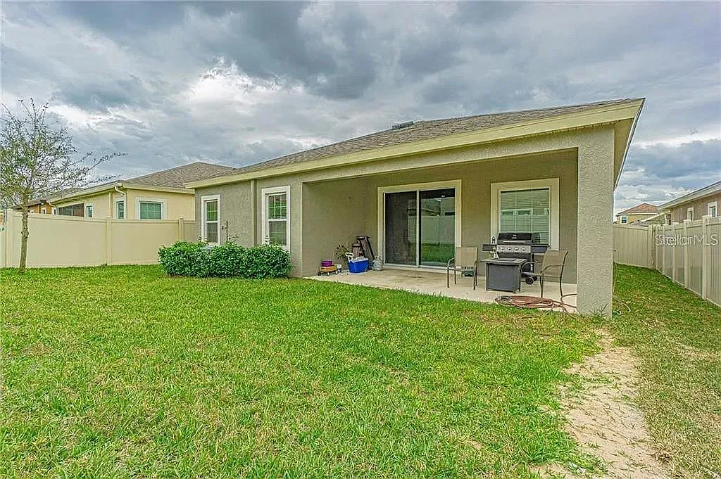 4 bed, 3.0 bath, 2650 sqft, $3,700 — Photo 4