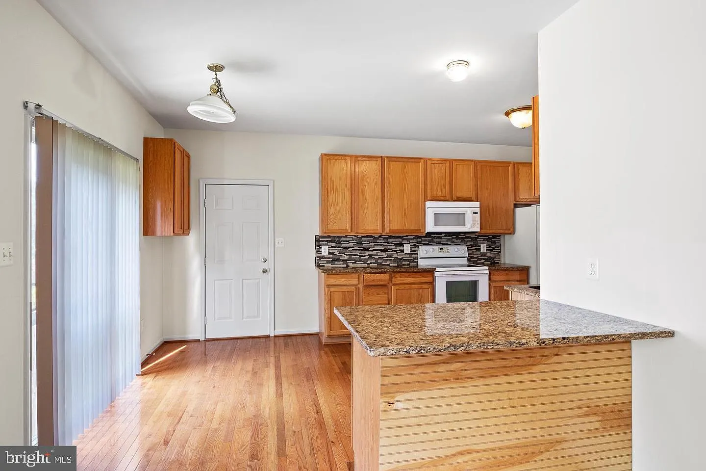 1 bed, 1.5 bath, 3580 sqft, $800 — Photo 4