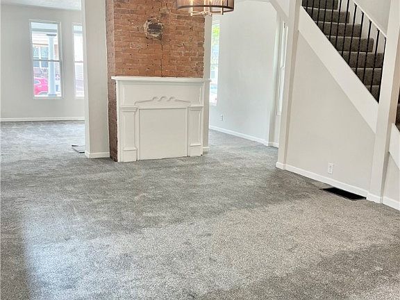 5th image of 718 Pearl St
