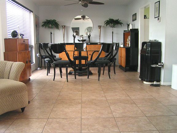 2nd image of 800 SE 9th Ter