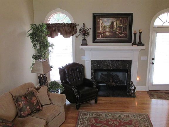 4th image of 102 Birch Meadow Dr