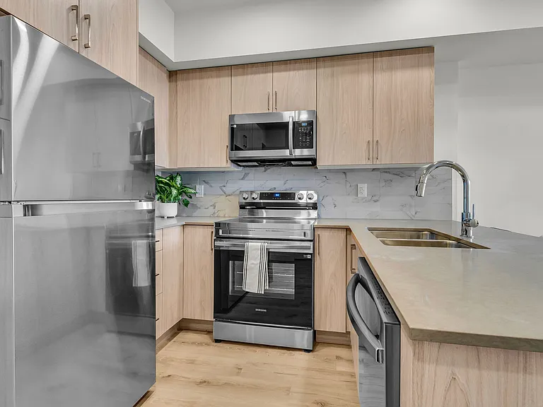 835 Saint Albert Trl — Photo 24