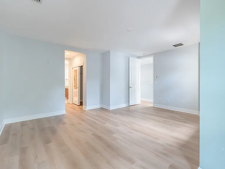Large primary bedroom.