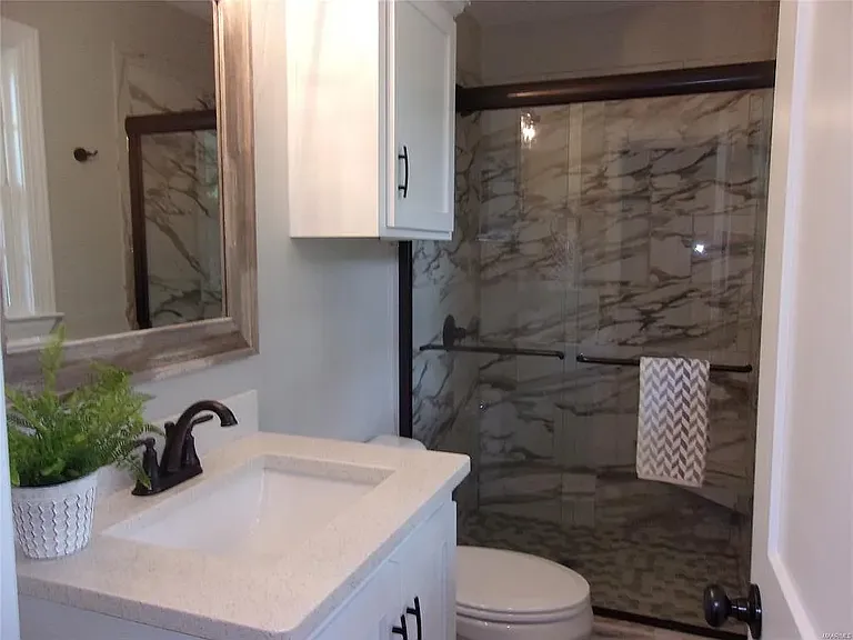 1102 Brooks Cir — Photo 13