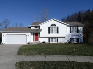 1253 Scott Creek Dr NE, Belmont, MI 49306