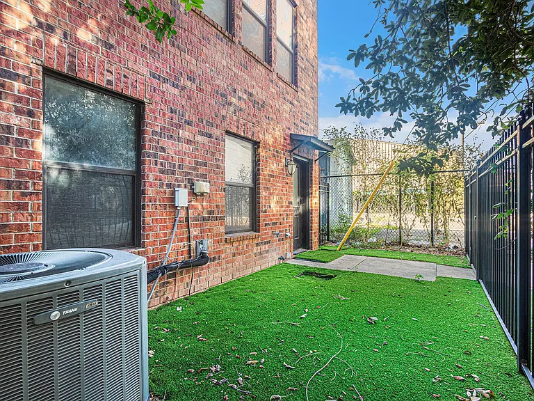 2422 Navigation Blvd #G — Photo 15