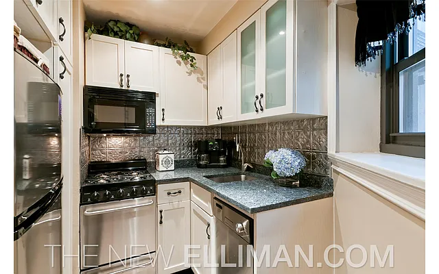 Sold by Douglas Elliman | media 15