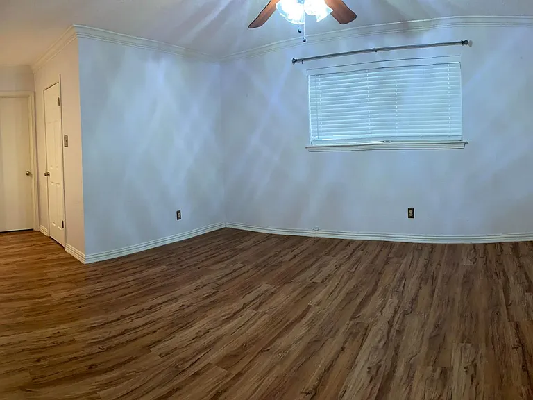 2736 Golfing Green Dr — Photo 16