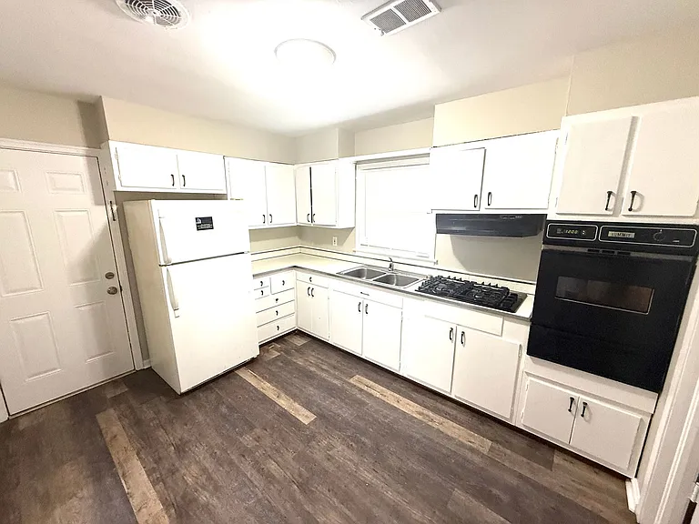 2726 Green Oaks Dr — Photo 4