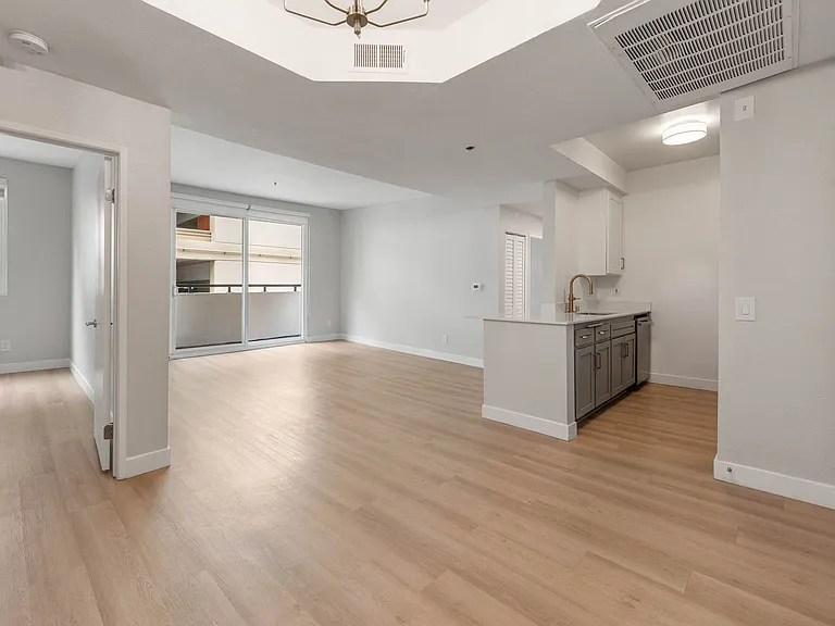 Veda Luxury Apartments — Photo 34