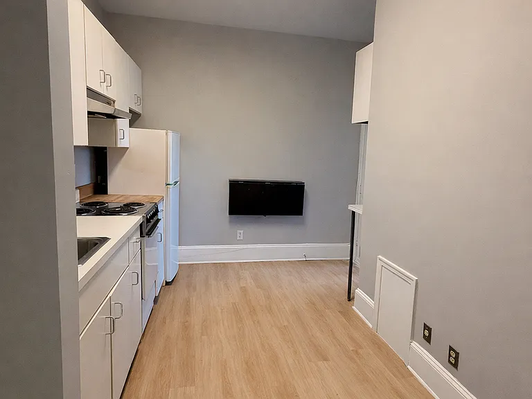 705 8th St SE #2 — Photo 3