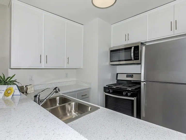 Pasadena Park Place — Photo 13