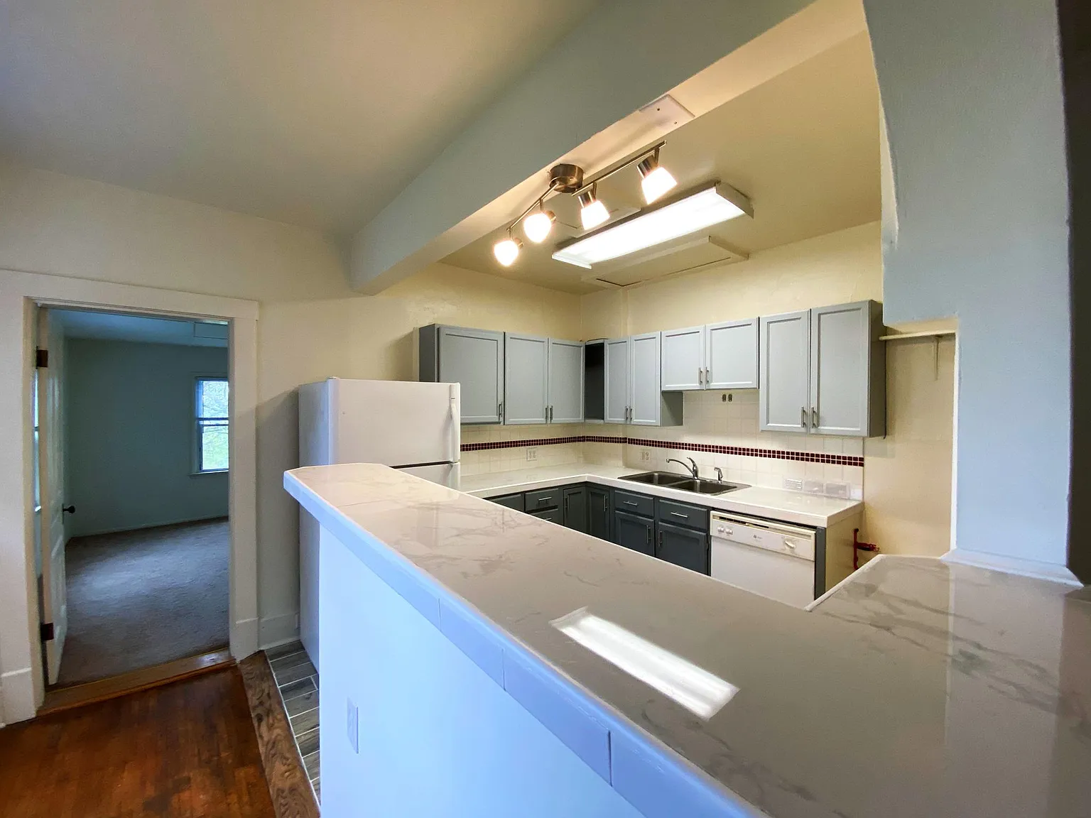 3 bed, 1300 sqft, $1,250 — Photo 3