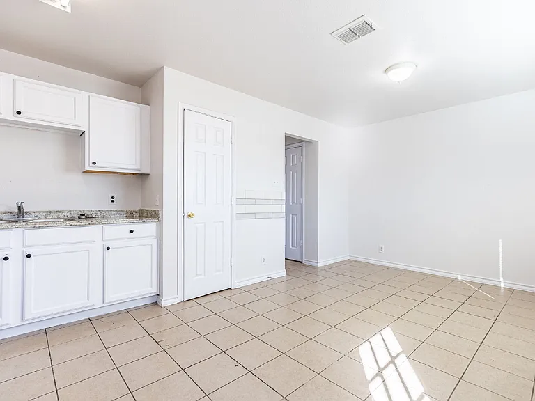 114 Garner St — Photo 12