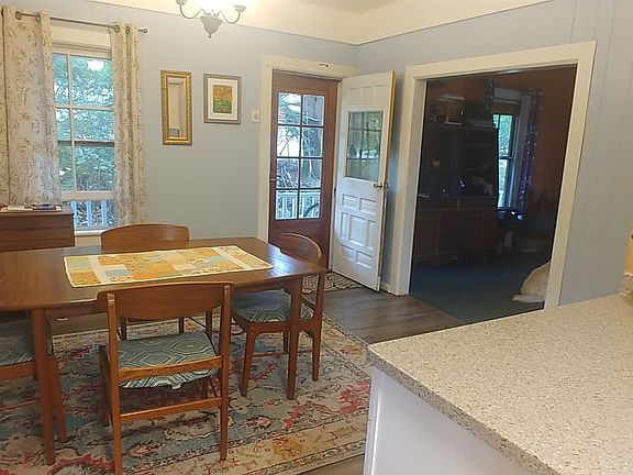 4th image of 35 Horicon Ave