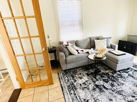3rd image of 268 Bayville Ave #2