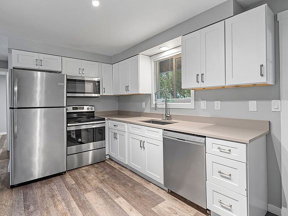 2nd image of 1374 SE Cedar St #3