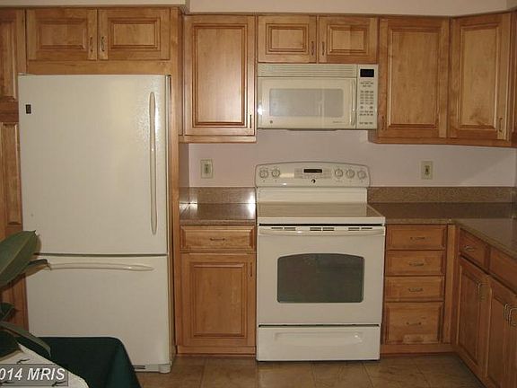 3rd image of 121 Cranes Crook Ln
