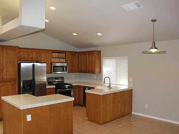 2nd image of 712 Oak Brook Dr