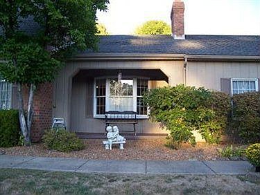 5th image of 541 Woodbury Ct
