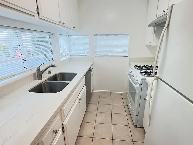 1251 Wellesley Ave #104 — Photo 5