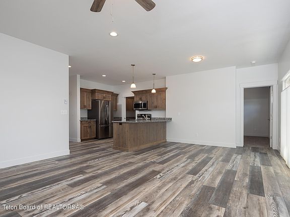 2nd image of 302 Snake River Dr Unit 2
